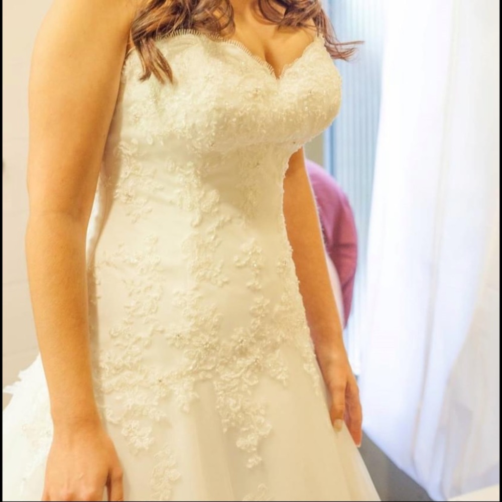 Wedding Dress - Picture 3 of 4